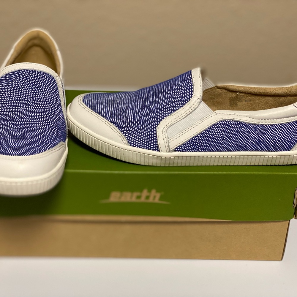 Earth Blue and White Slip-On Sneakers with Textured Fabric